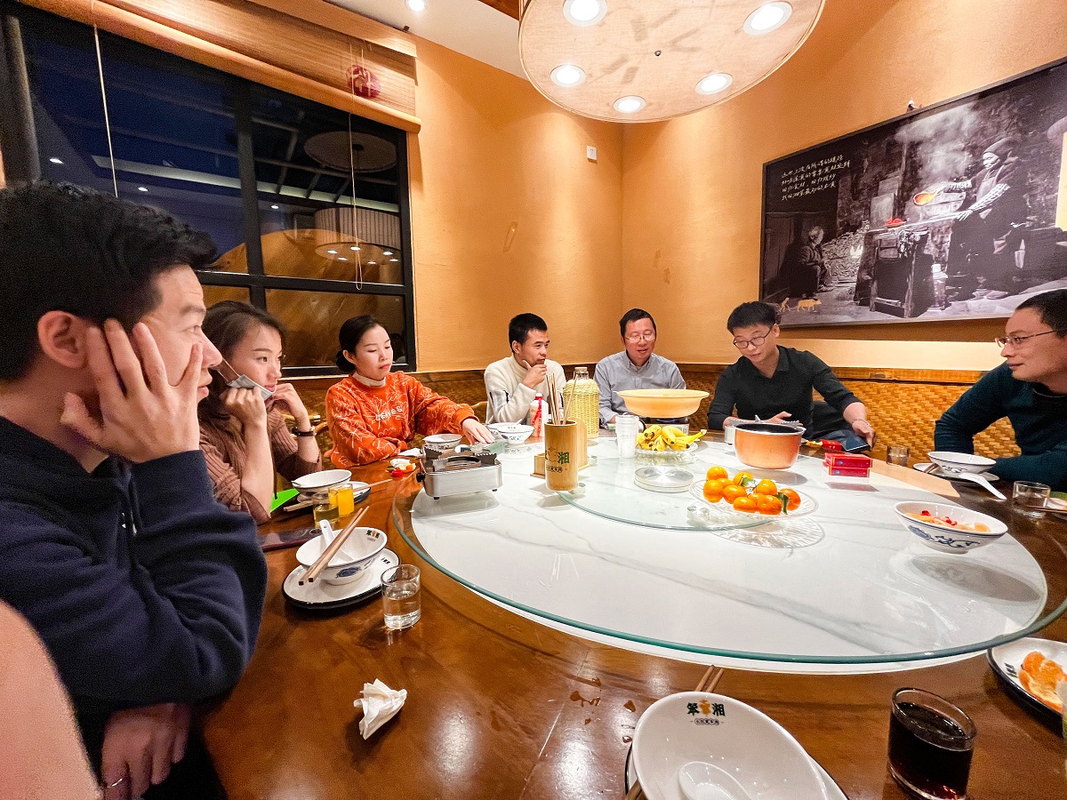 震儀聚餐 |  因為敬業，才有服務水平不斷提升和行業中的口碑