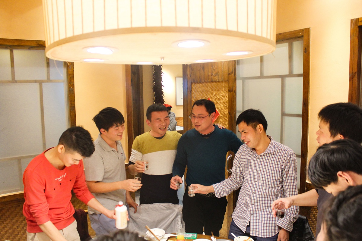 震儀聚餐 |  因為敬業，才有服務水平不斷提升和行業中的口碑