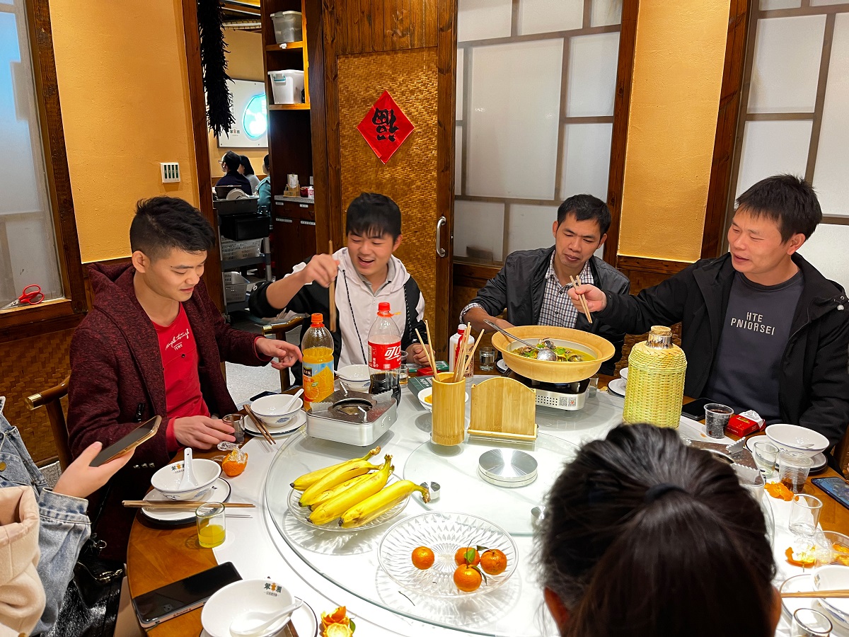 震儀聚餐 |  因為敬業，才有服務水平不斷提升和行業中的口碑