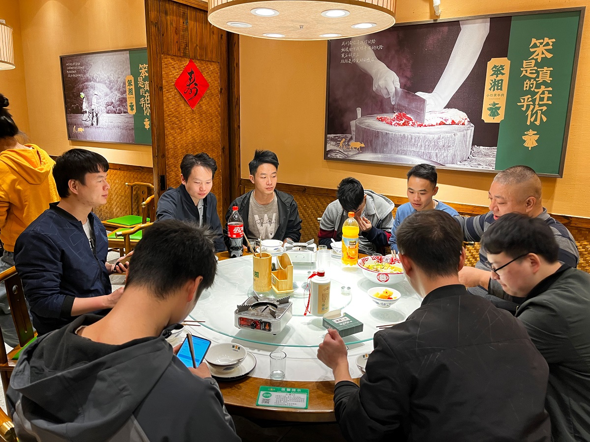 震儀聚餐 |  因為敬業，才有服務水平不斷提升和行業中的口碑