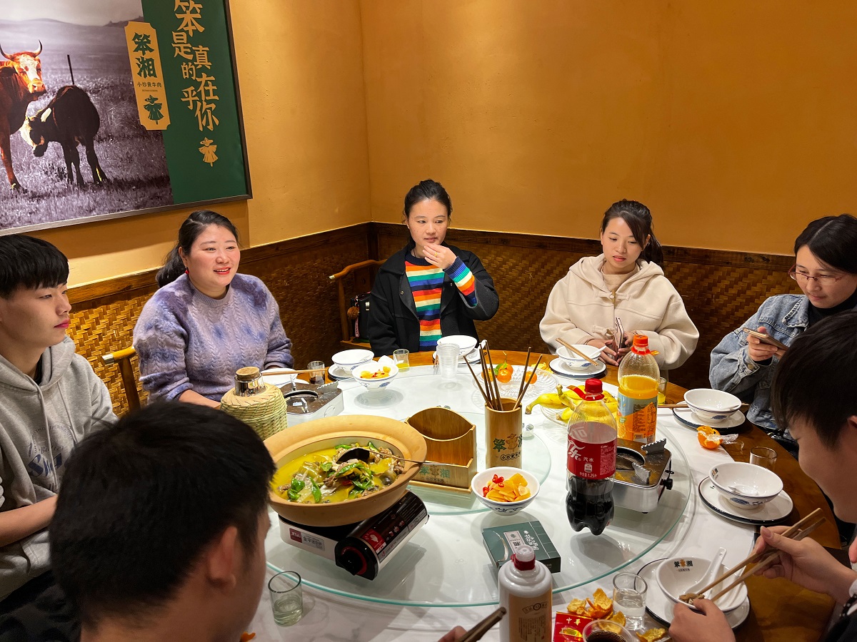 震儀聚餐 |  因為敬業，才有服務水平不斷提升和行業中的口碑