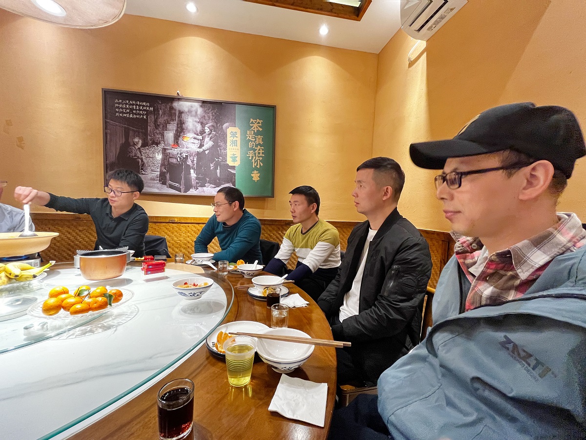 震儀聚餐 |  因為敬業，才有服務水平不斷提升和行業中的口碑